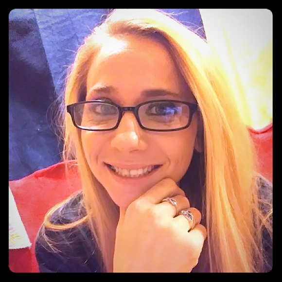 Meet your Posher, Brittney - Picture 1 of 1